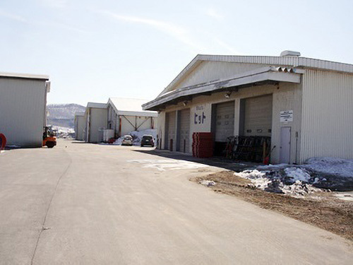 工場の外観の写真